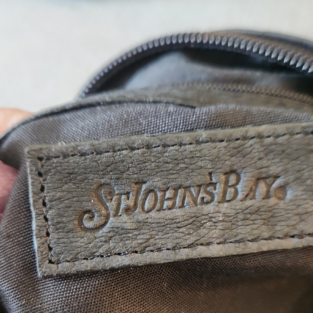 St. John's Bay Black Leather Shoulder Bag - Picture 4 of 5